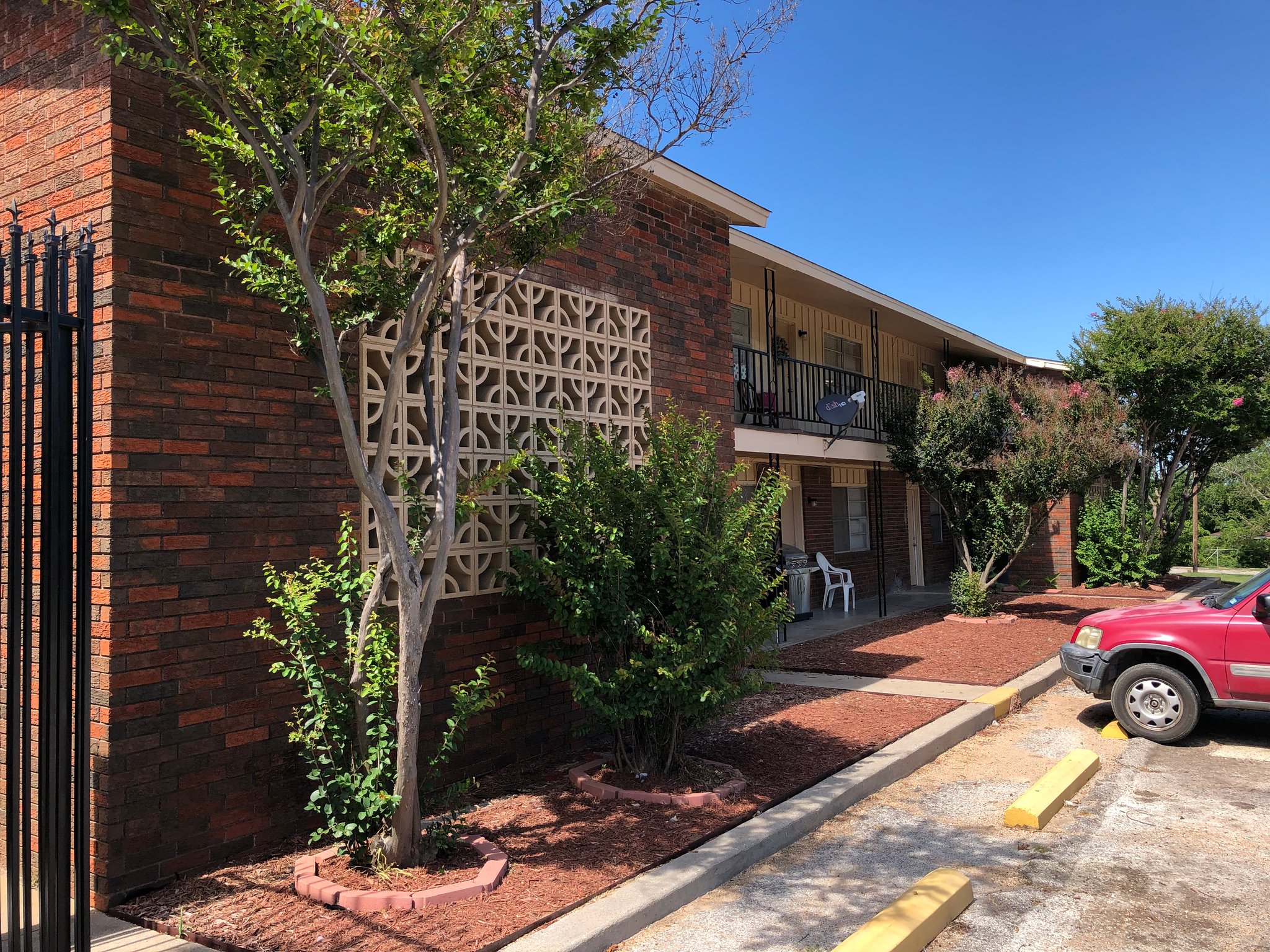 Weatherford Apartment: 1301 NE Ric Williamson Memorial Hwy. #201