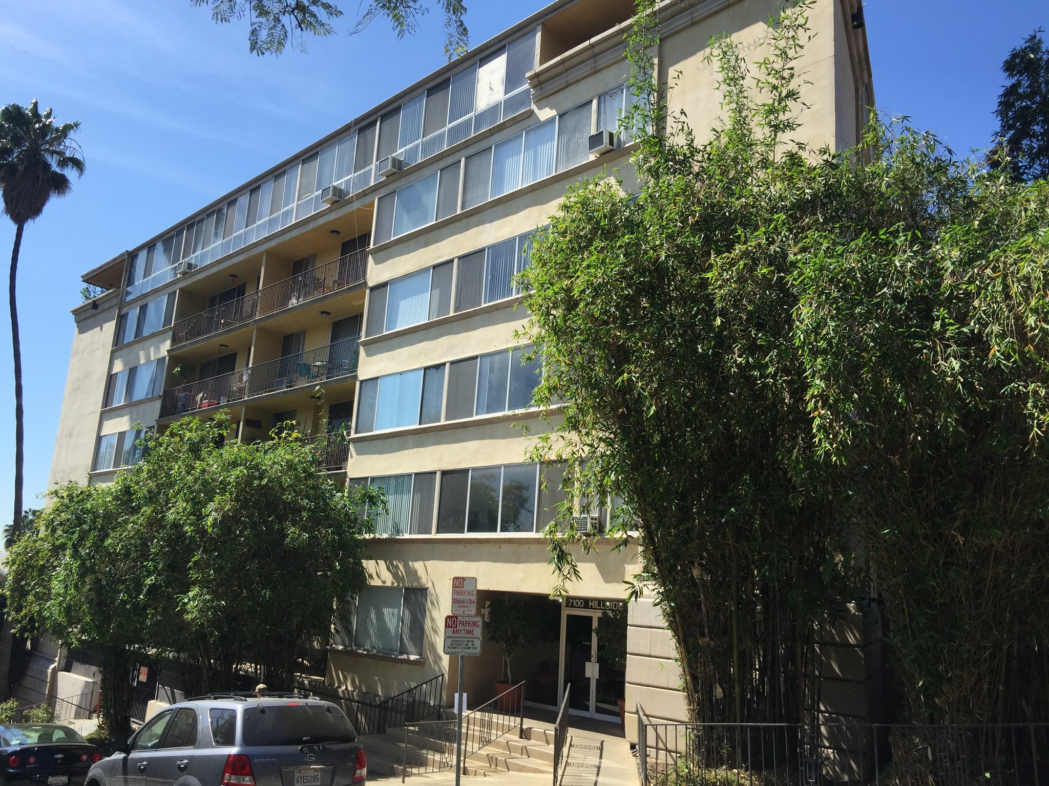 West Hollywood Apartment: 710 Hillside Ave