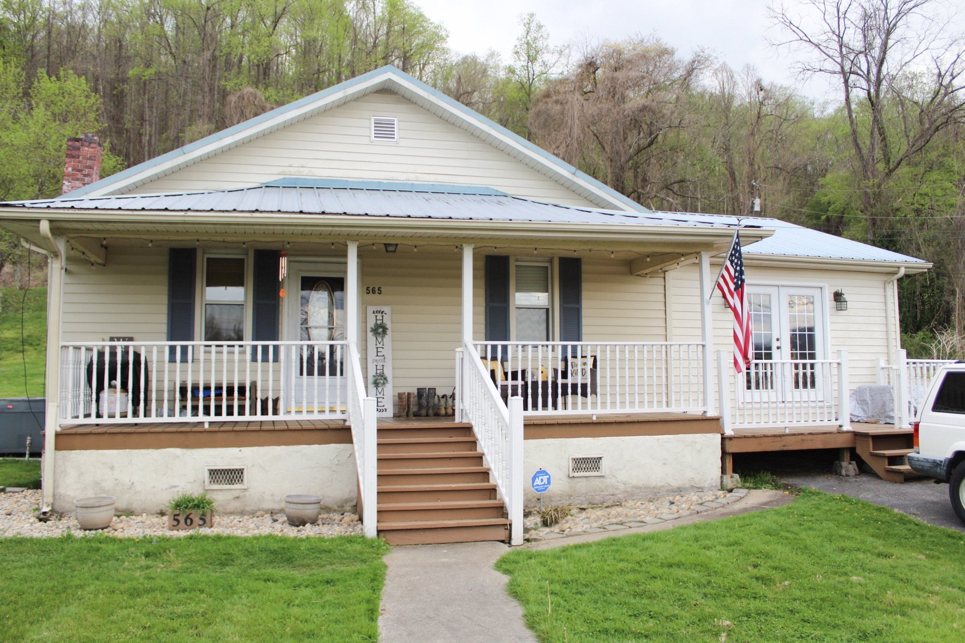Middlesboro House: 565 S. 43rd St.