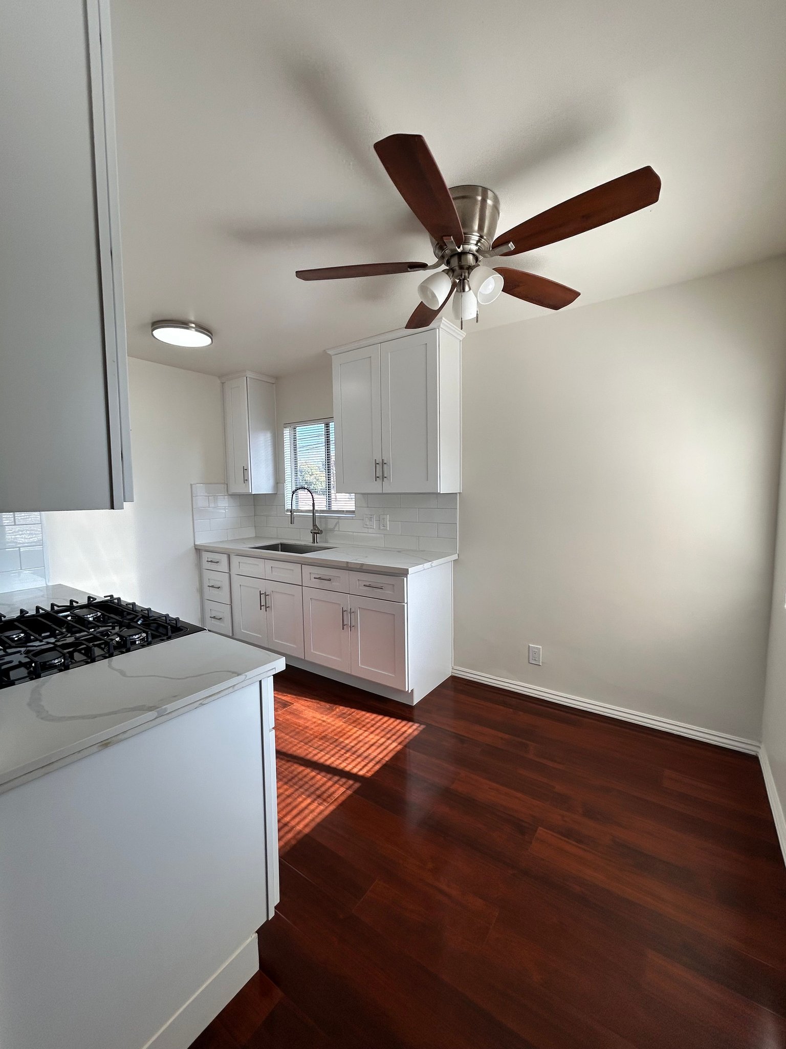 Glendora Apartment: 313 S Wabash Ave