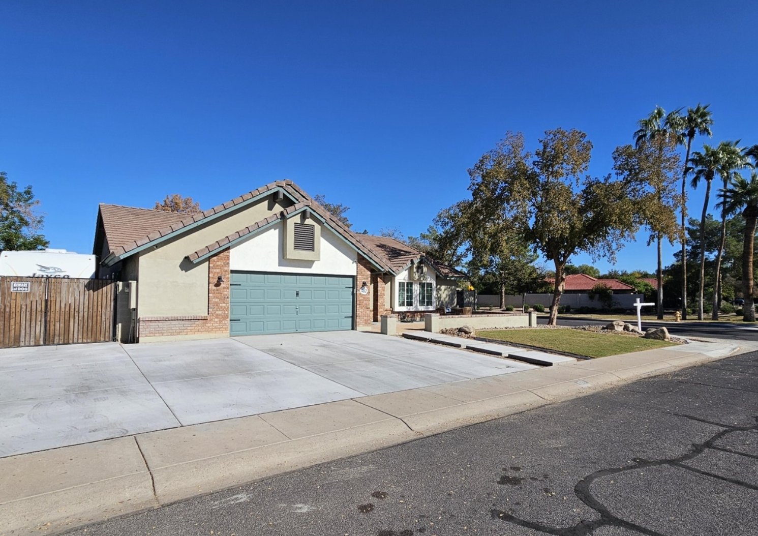 Gilbert House: 462 E Merrill Ave