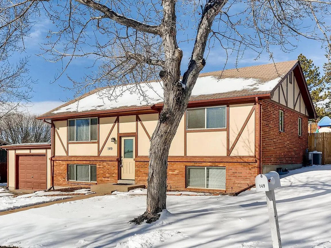 Castle Rock House: 149 Burgess Dr