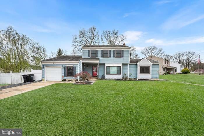 Sicklerville House: 6 Tiffany Pl, Sicklerville, NJ 08081-9650