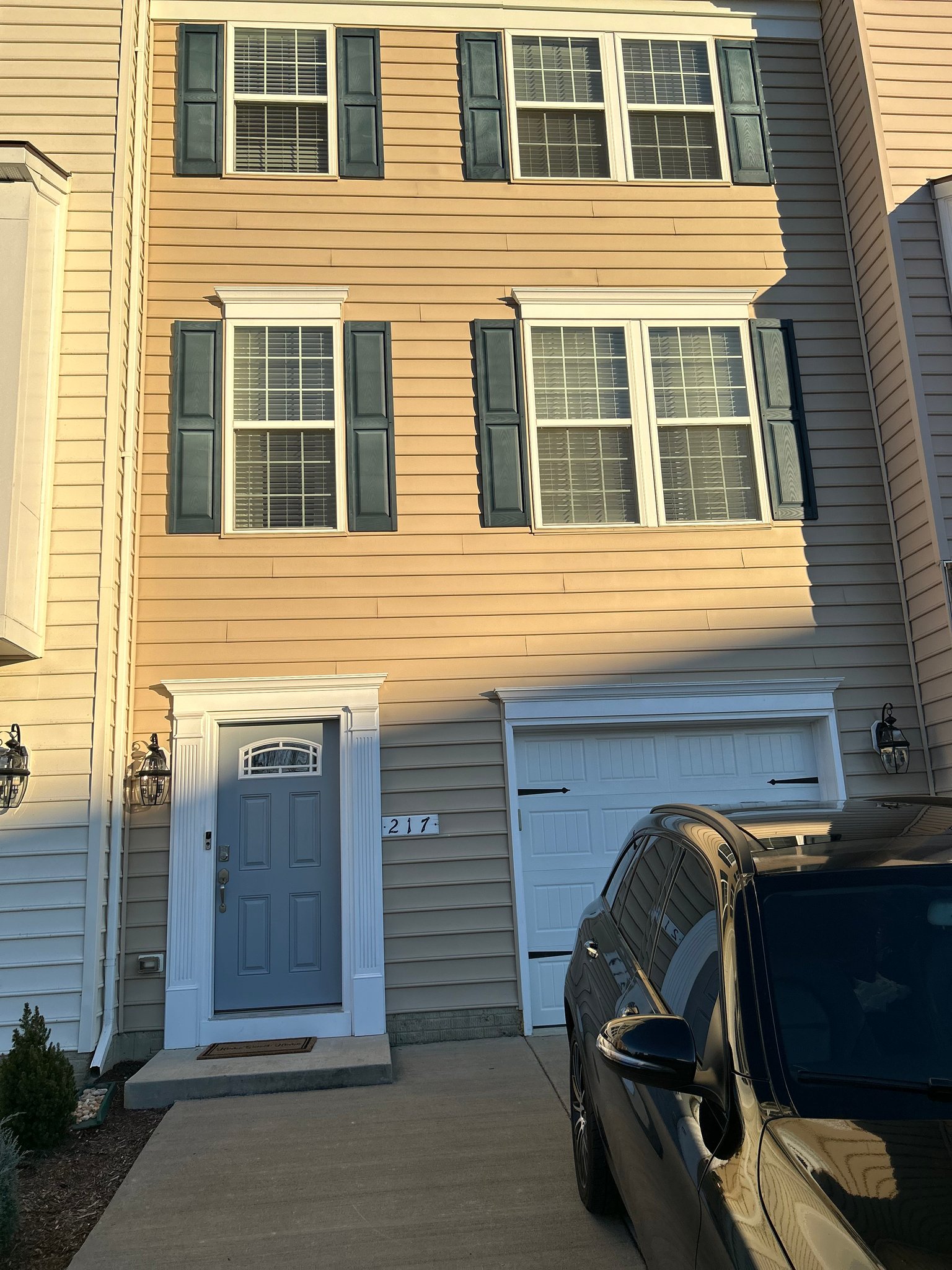 Fredricksburg Single Room: 217 Hidden Brook drive