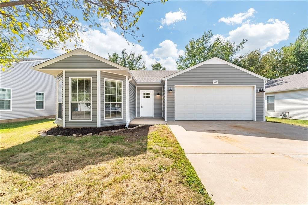 Bentonville House: 1209 Spring St