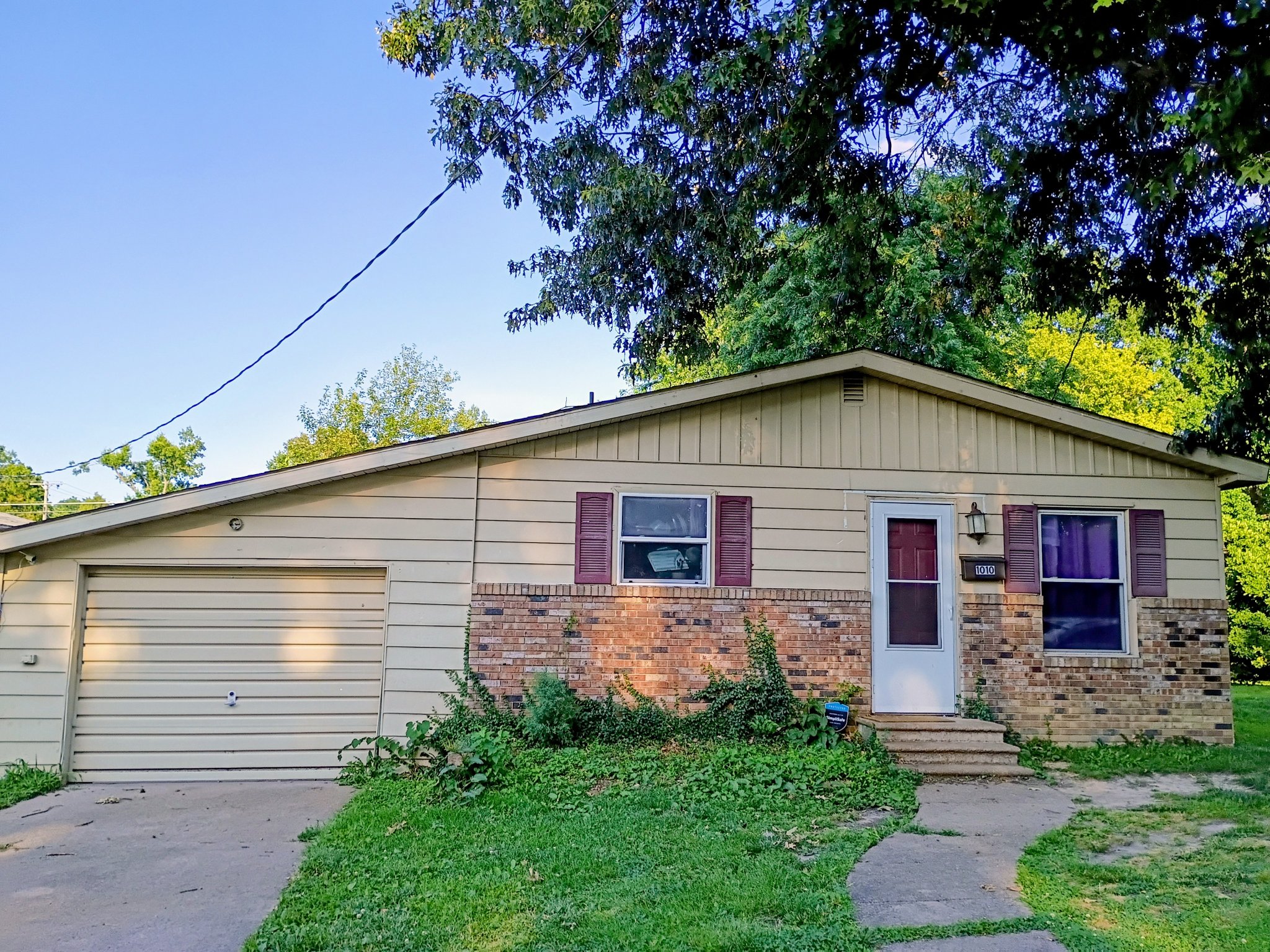 Harrisburg House: 1010 S McKinley St