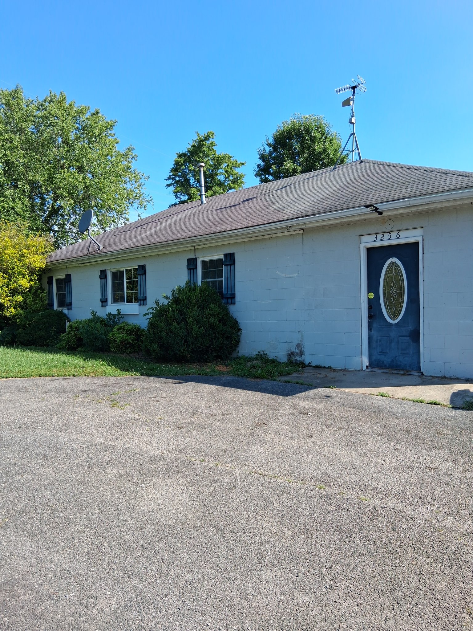 Winchester House: 3256 Irvine Rd