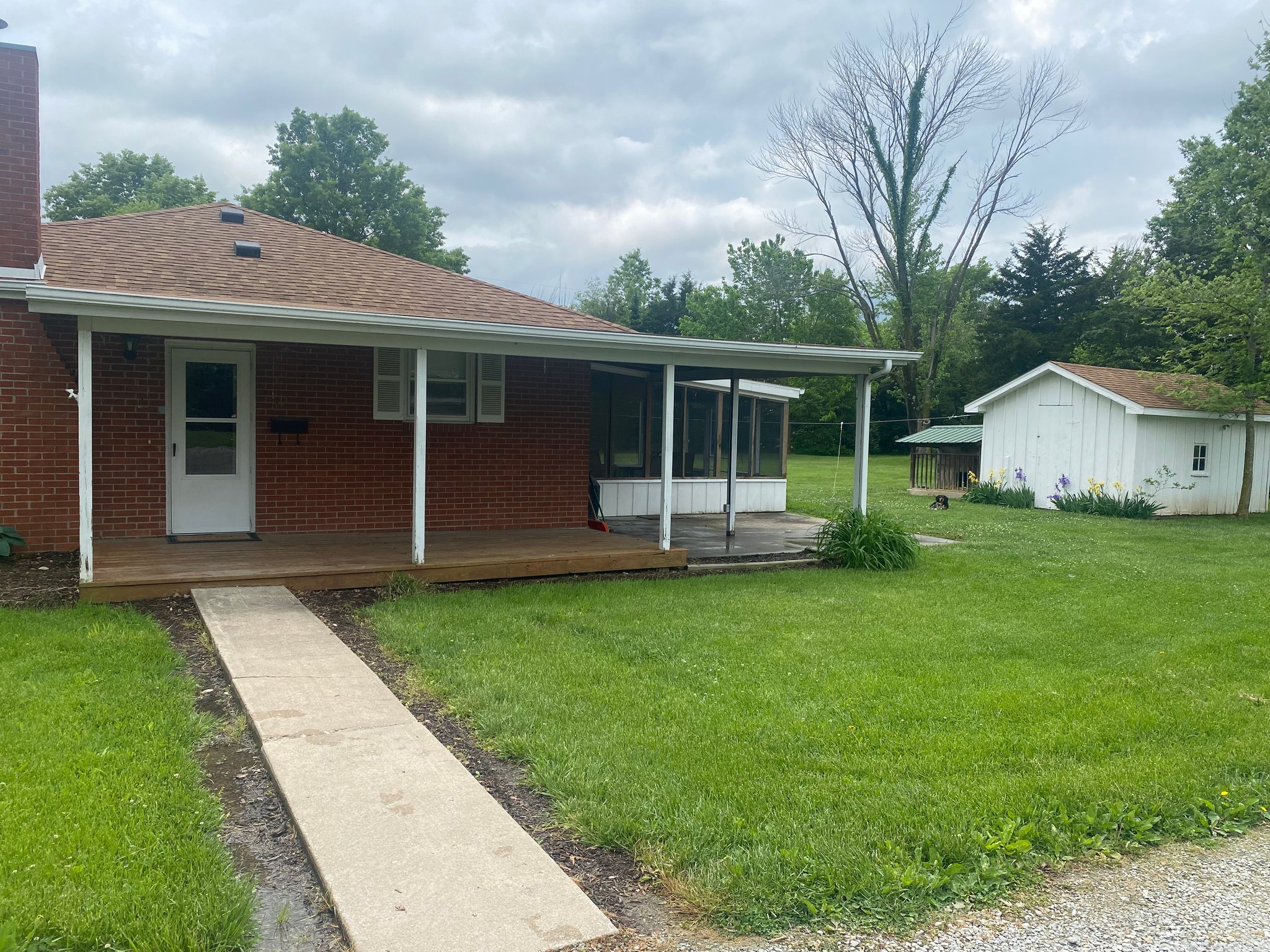 Sturgeon House: 19555 Highway 63 N