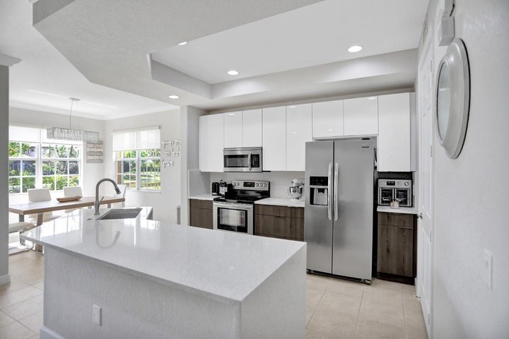 Parkland Townhome: 8246 NW 127th Lane 29-c