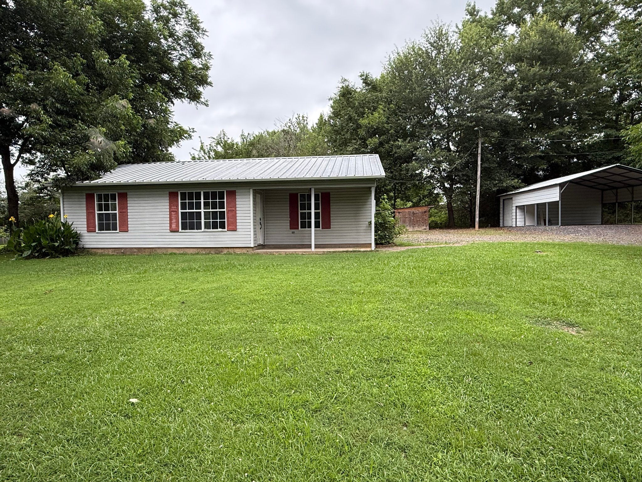 Austin House: 1994 Ray Sowell Rd