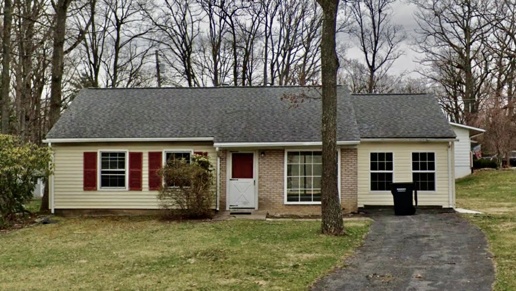 State College House: 1940 N Oak Ln
