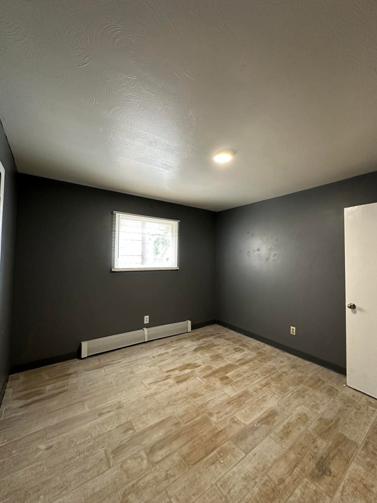 Lincoln Apartment: 1212 E Street