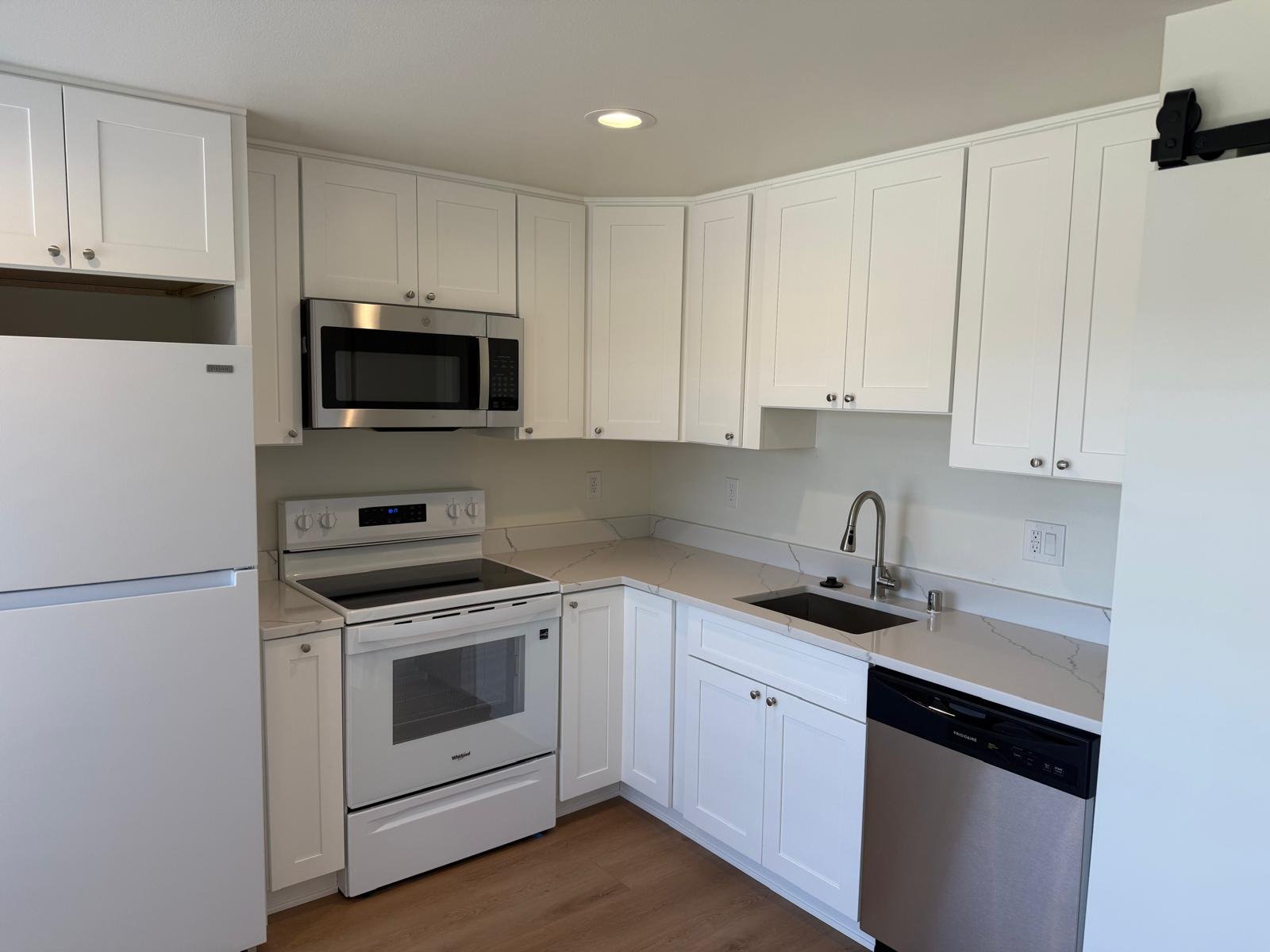 Seattle Apartment: 8711 S 114th St