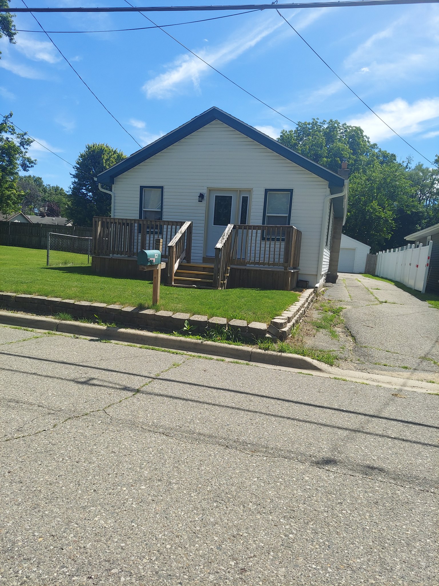 Jackson House: 827 Fairyland Ave