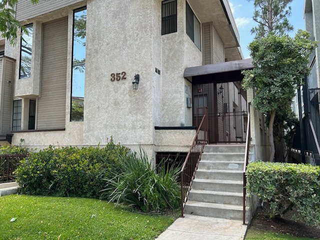 Glendale Apartment: 352 Myrtle Avenue