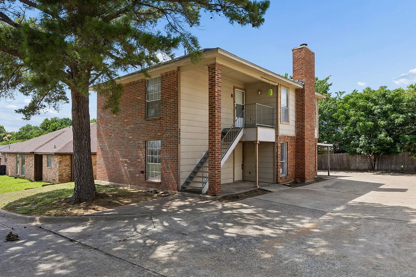 Arlington Townhome: 2005 Minnie Dr