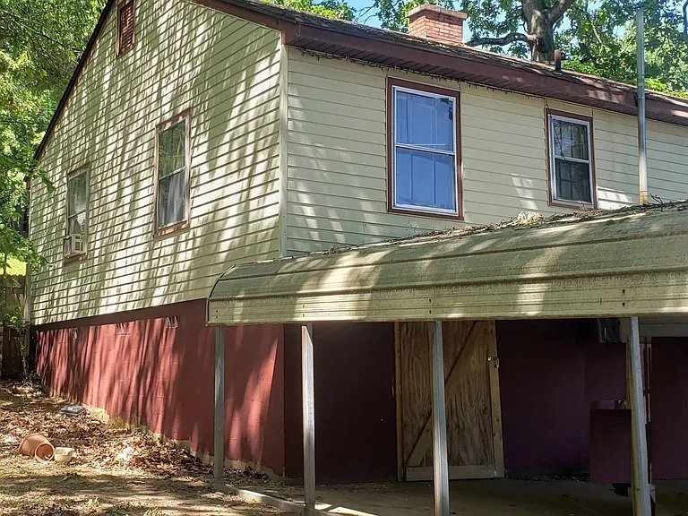 Anniston House: 1400 East 11th Street