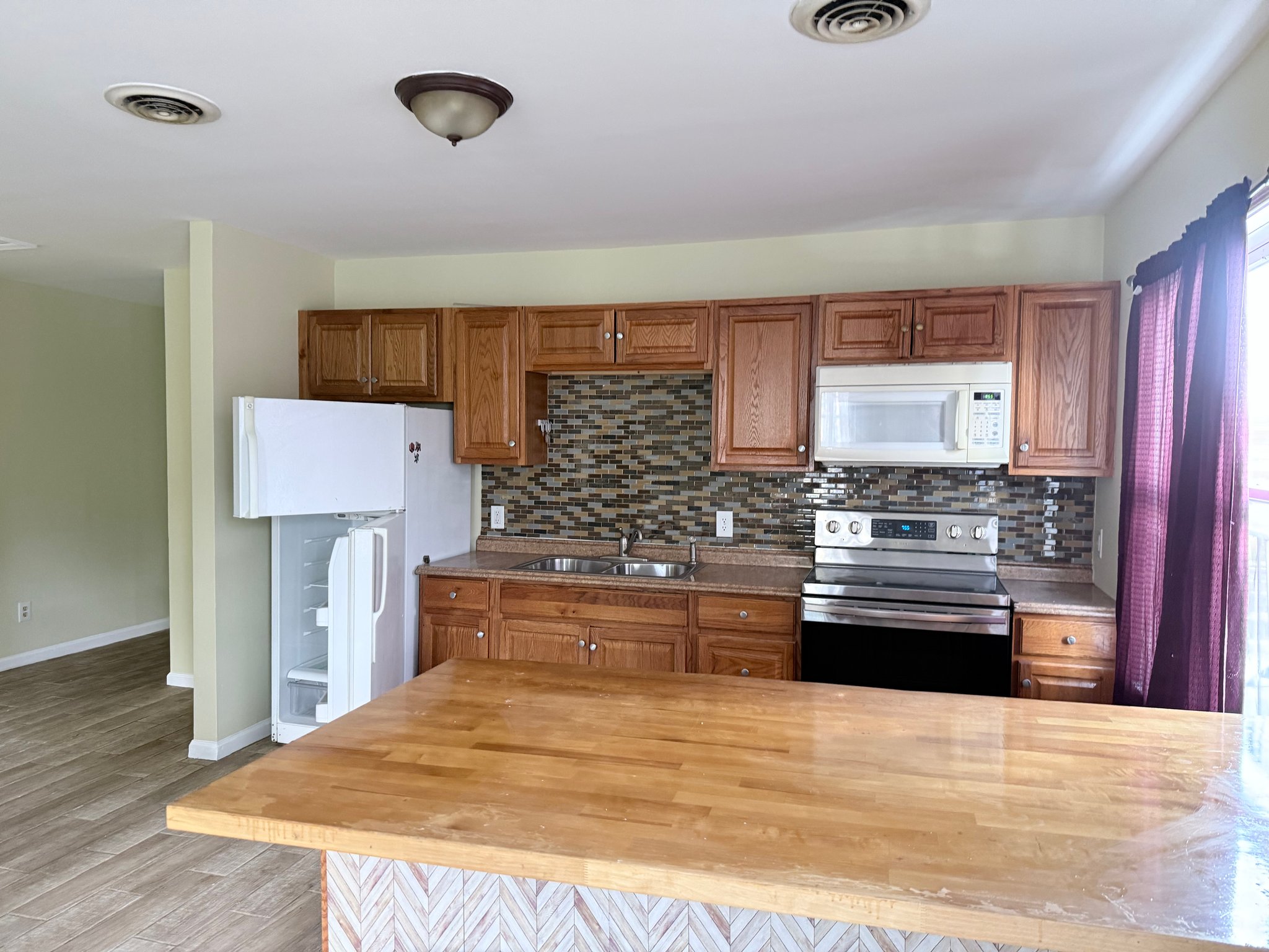 East Stroudsburg Apartment: 246 N Courtland St