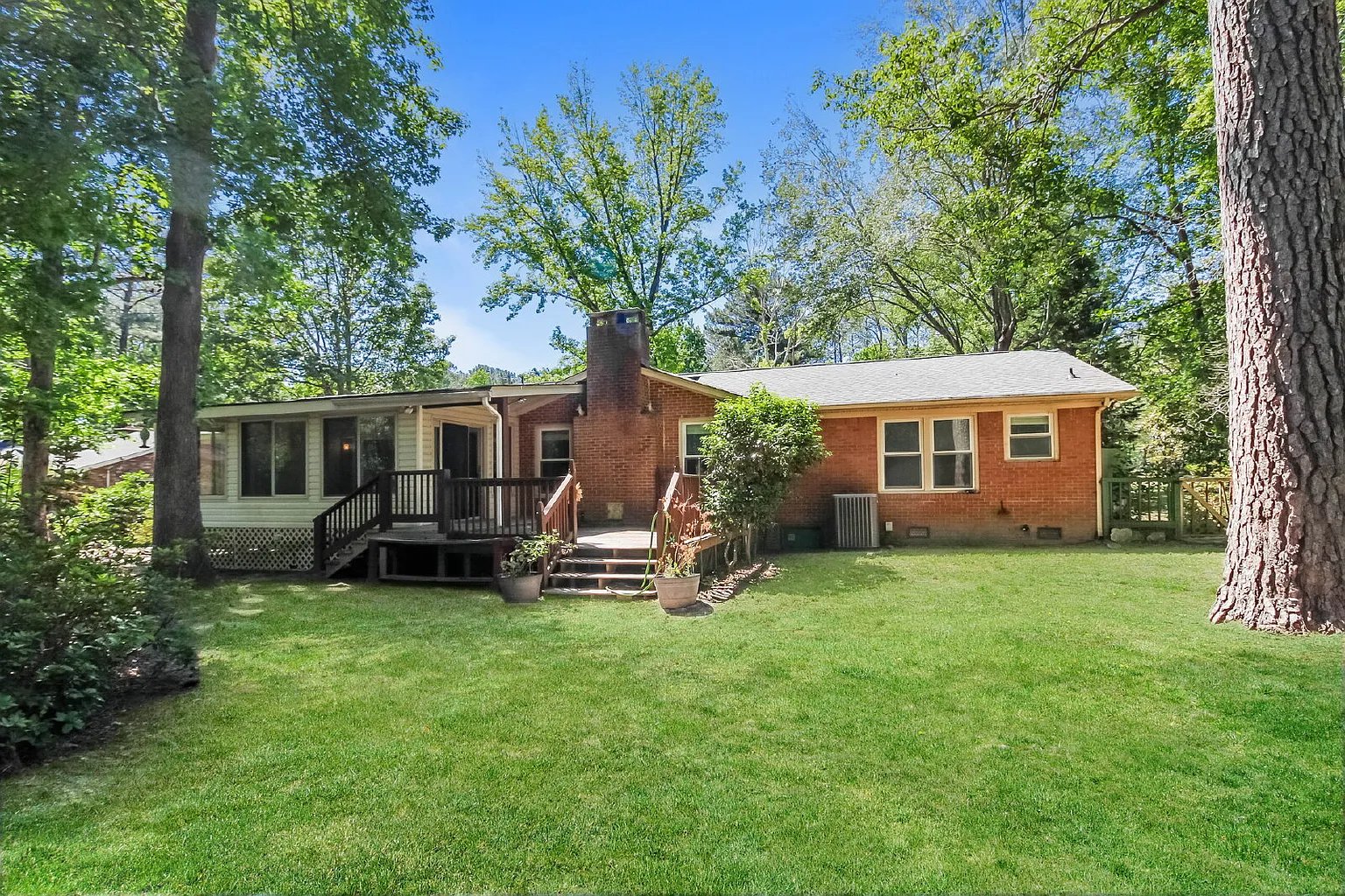 Columbia House: 9424 Highgate Road