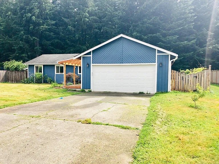 Carnation House: 4202 Regal Street