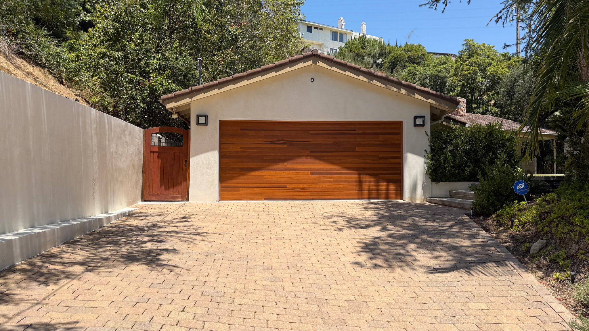 Glendale House: 1385 greenmont dr