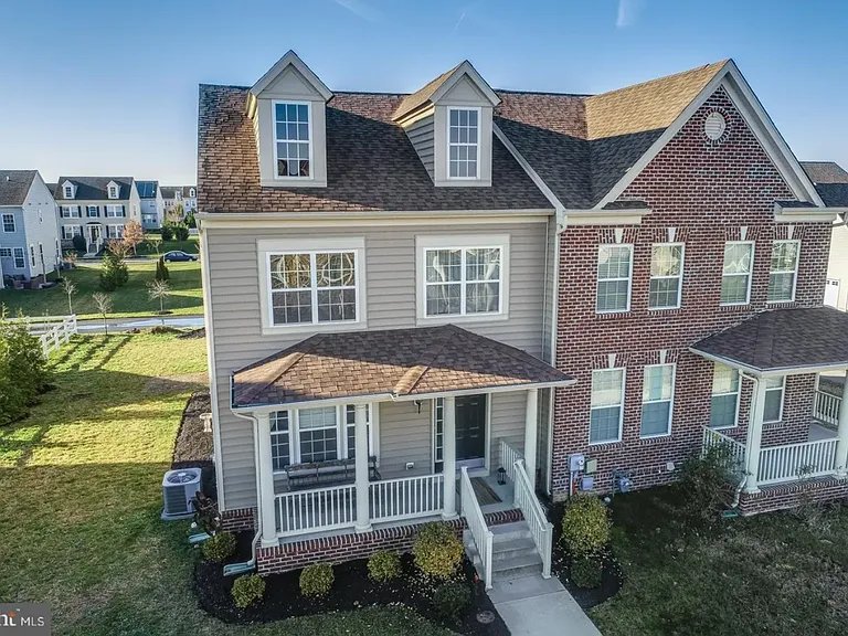 Middletown Townhome: 1036 E Davinci Dr