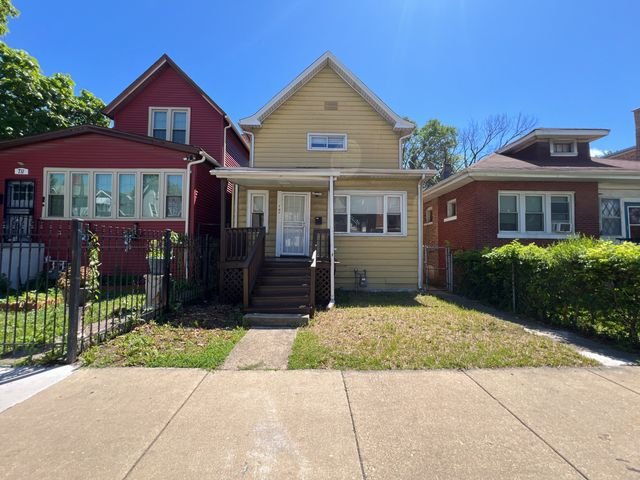Chicago House: 709 N Laramie Ave.