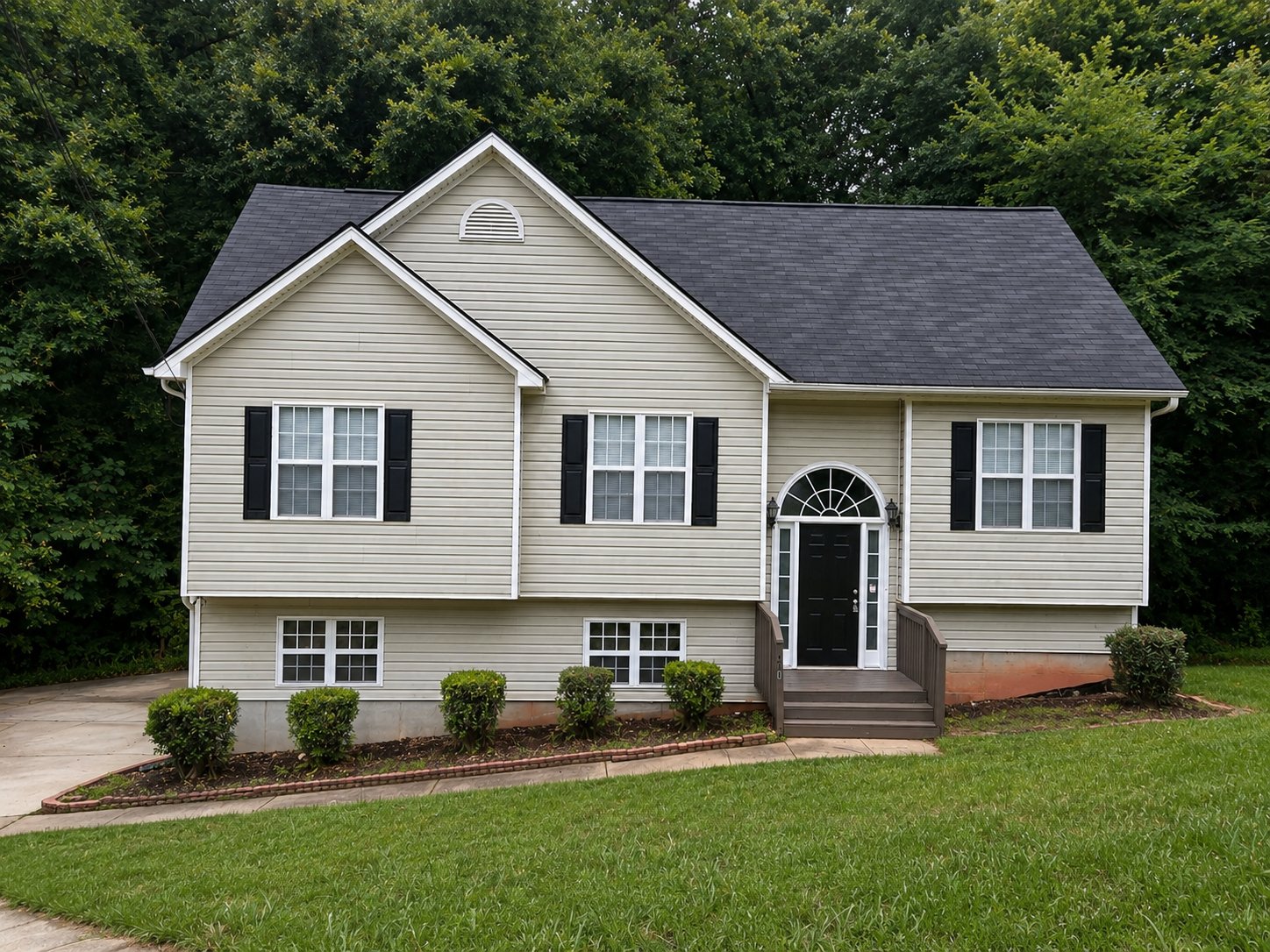 Covington House: 170 River North Ct
