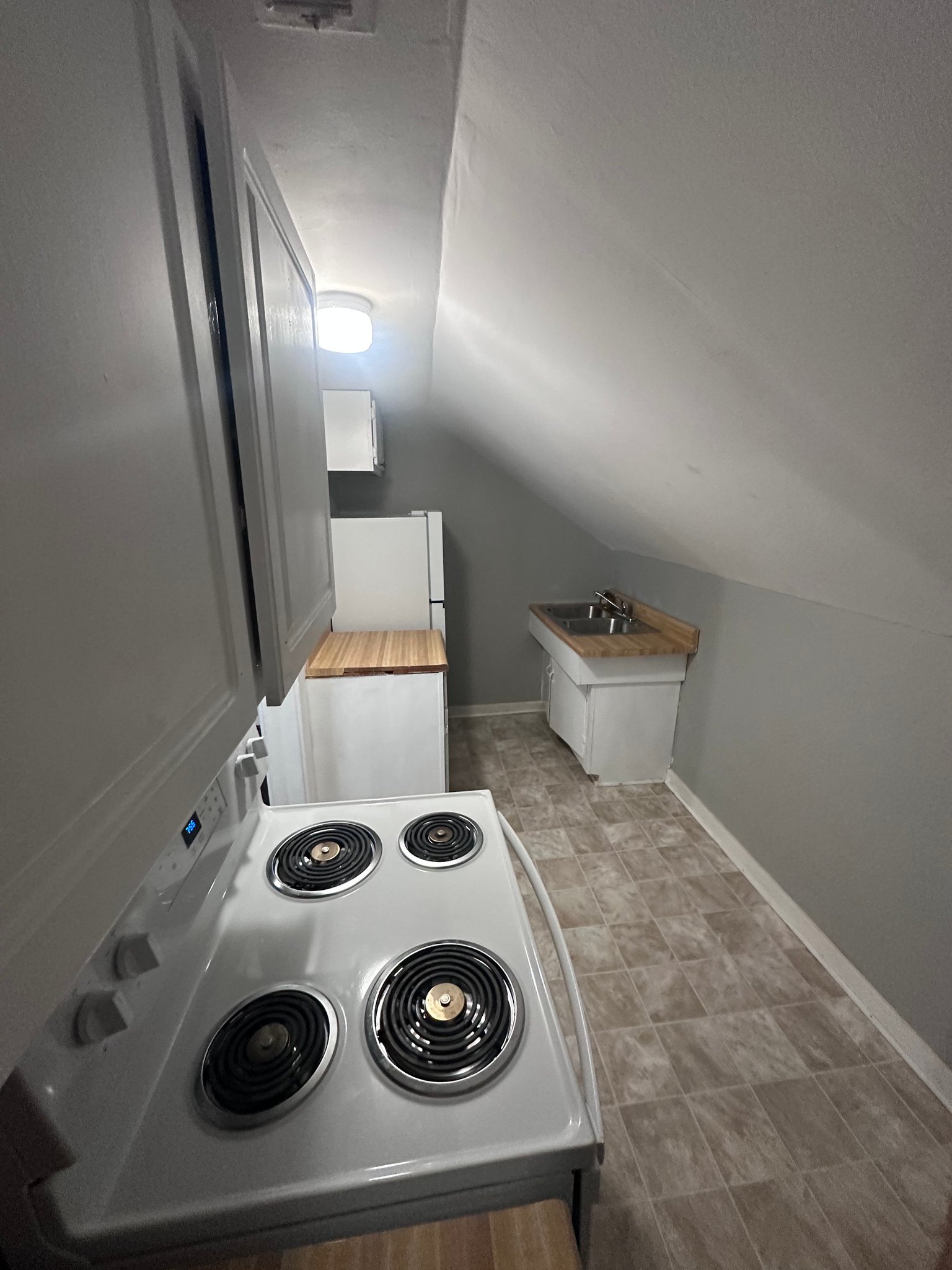 Central City Apartment: 108 N 2nd St