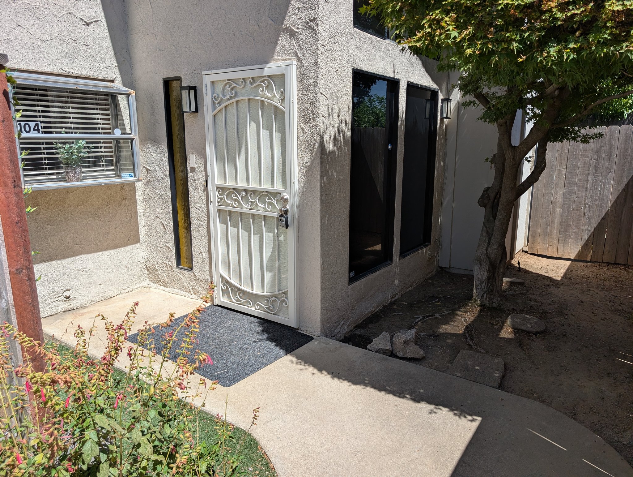 Fresno Condo: 254 E El Paso Ave