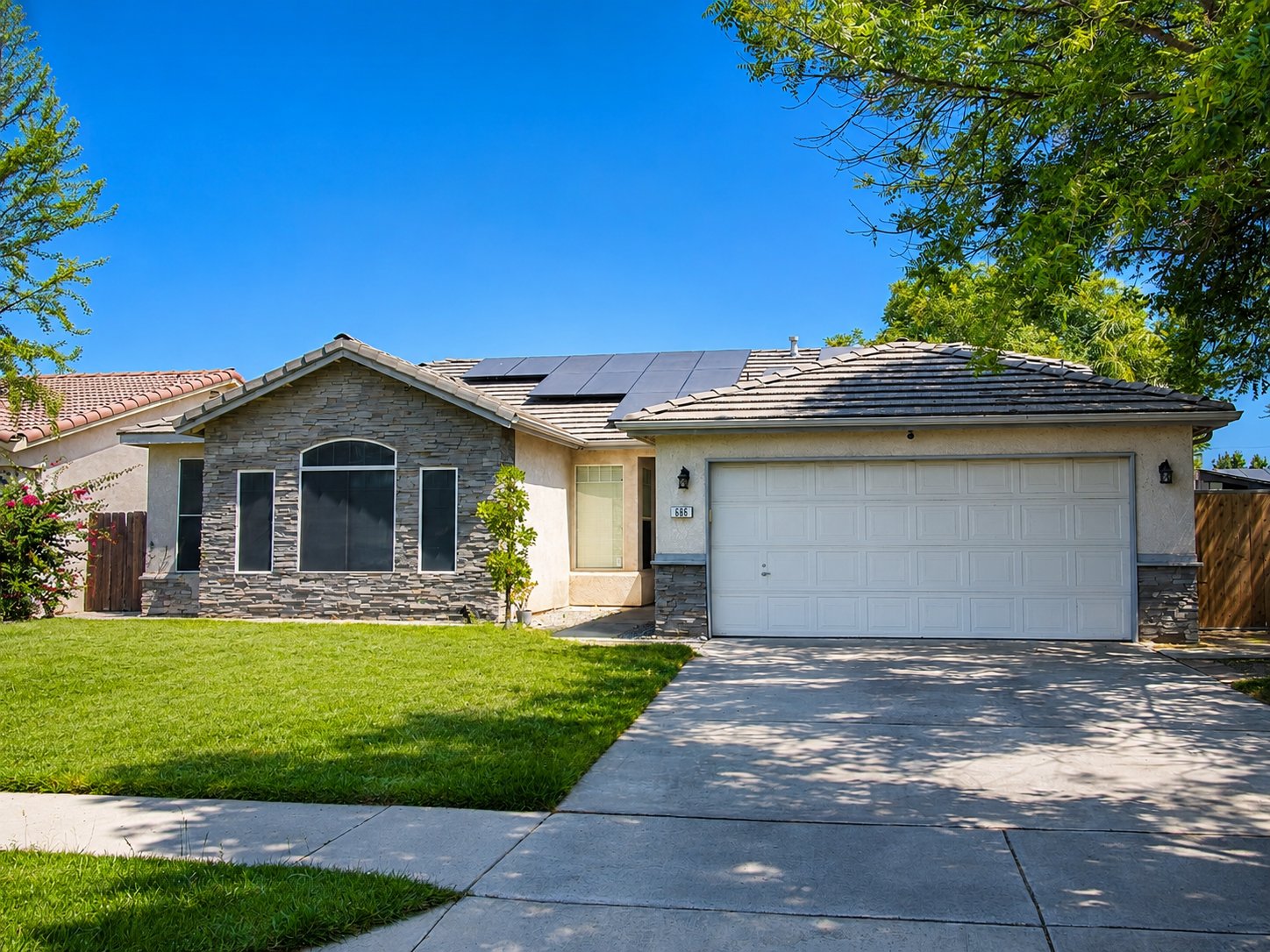 Lemoore House: 686 Wexford Ct