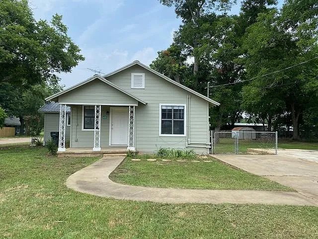 Lexington House: 605 Giddings St