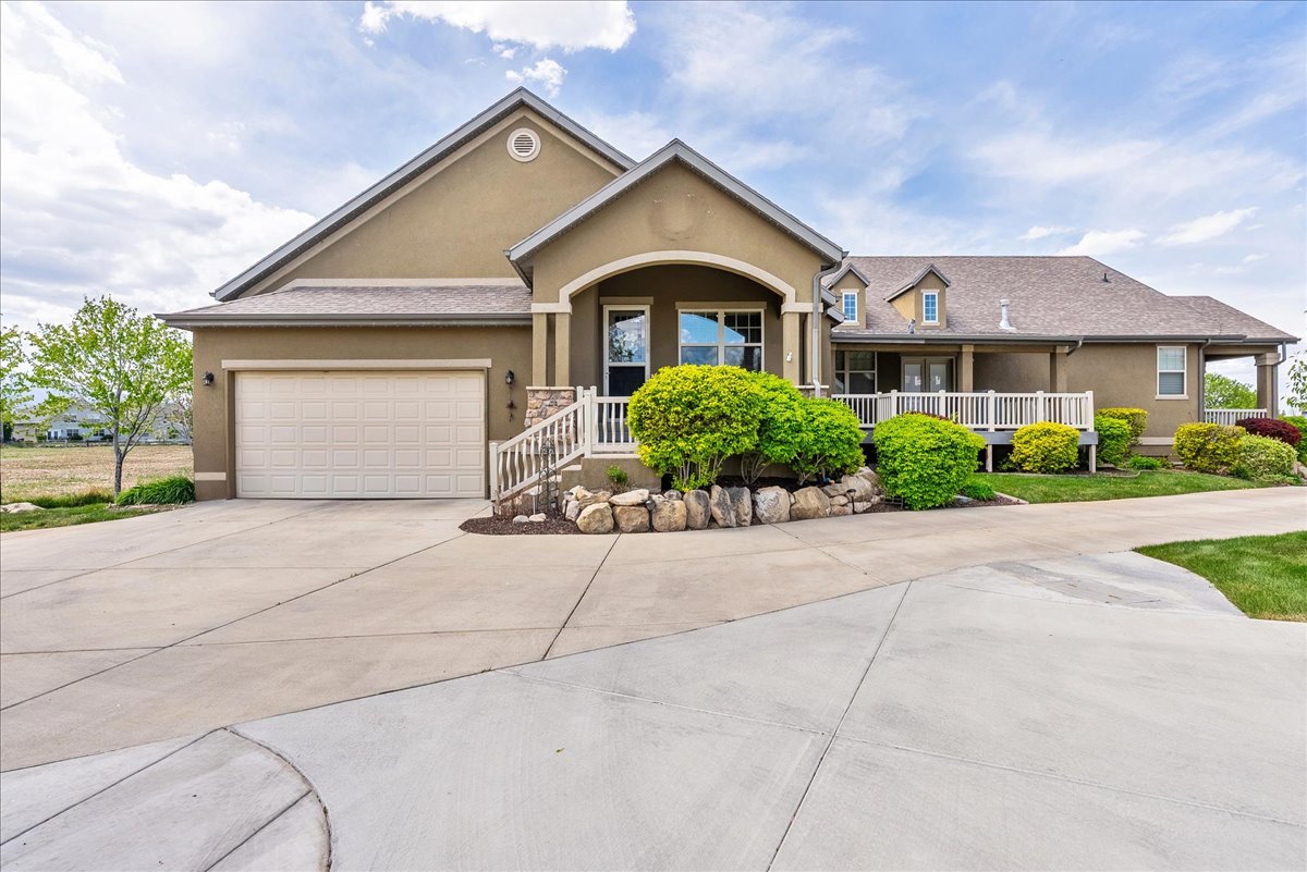 Mapleton House: 1747 W Little Willow Cove