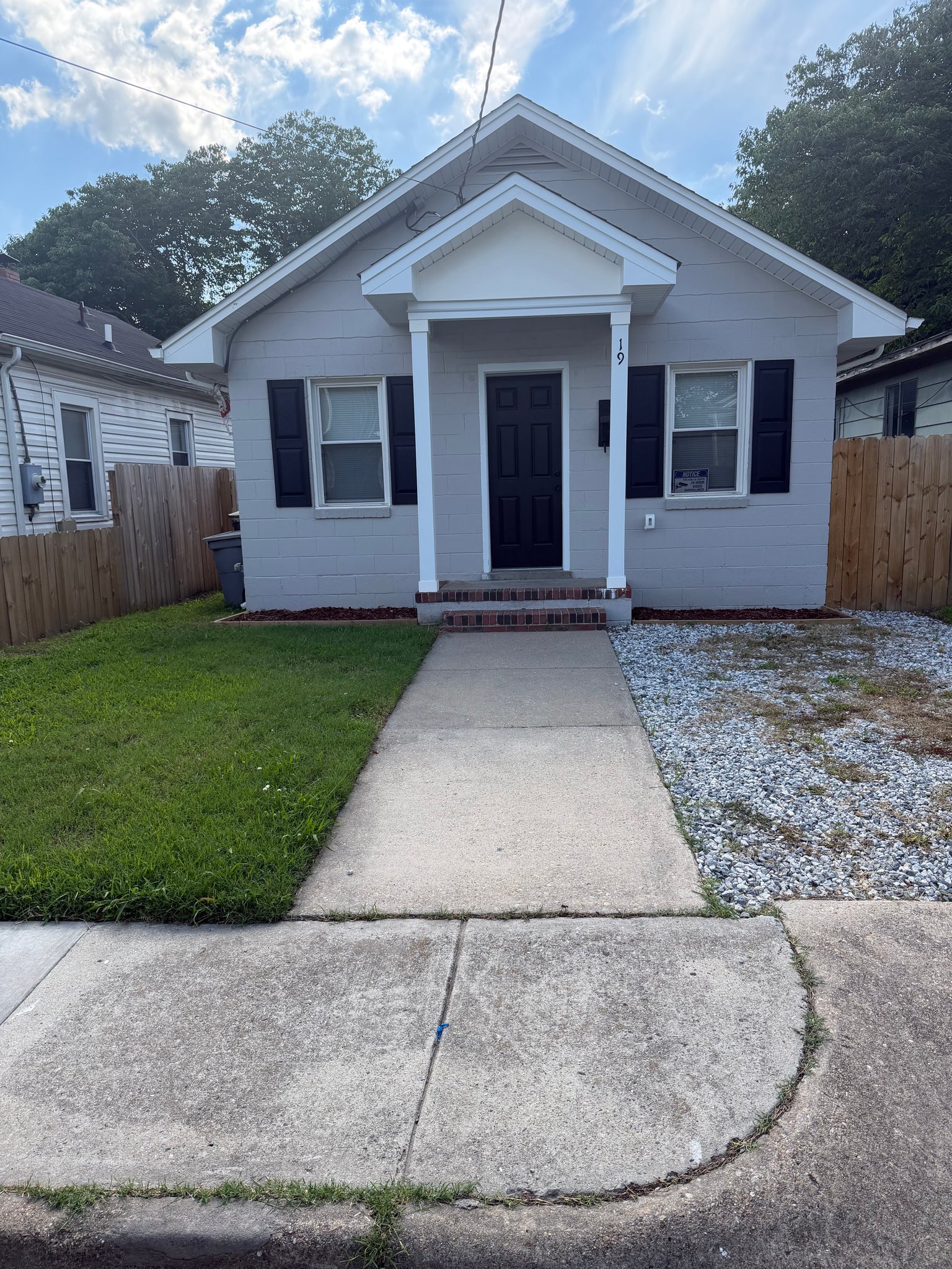 Hampton House: 19 Maplewood St