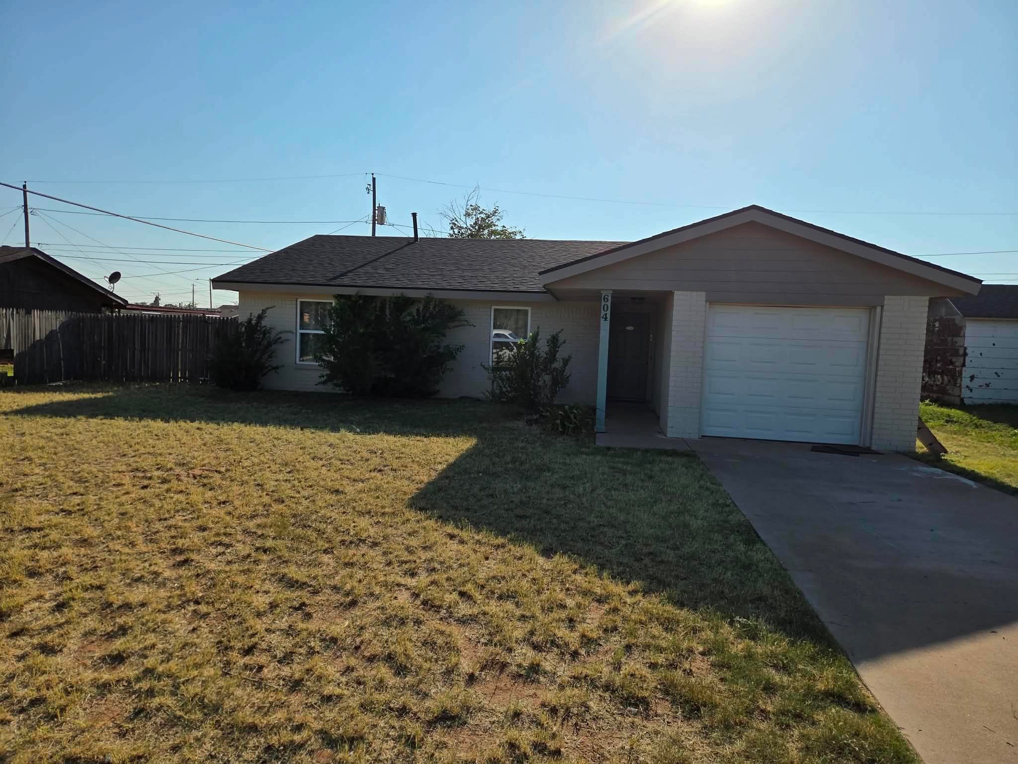 Midland House: 604 Beckley Dr