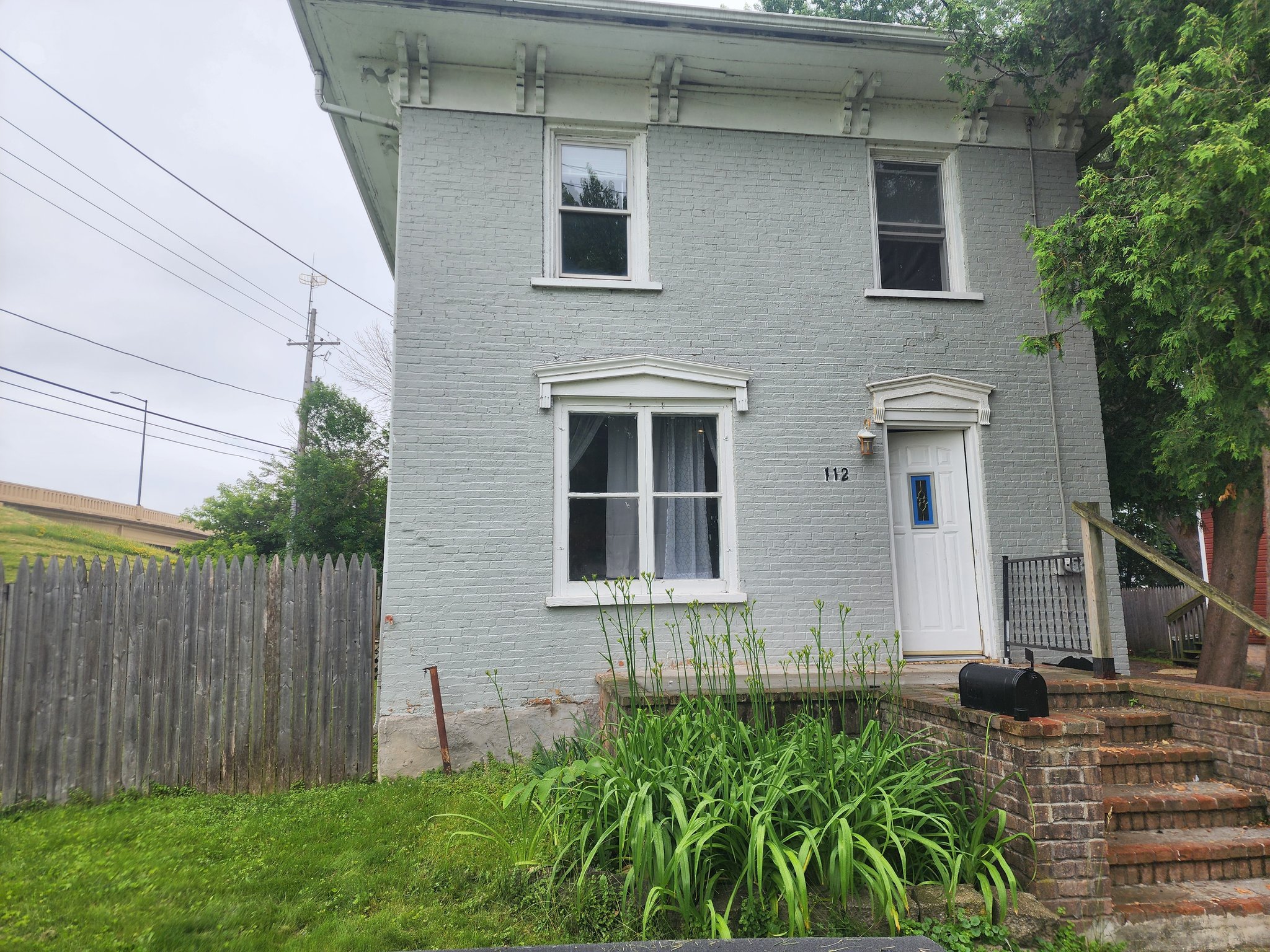 Neenah House: 112 Harrison St
