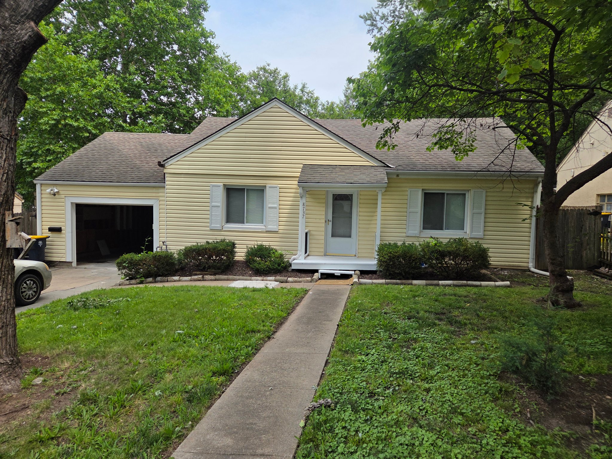 Kansas City House: 8737 Sleepy Hollow Rd