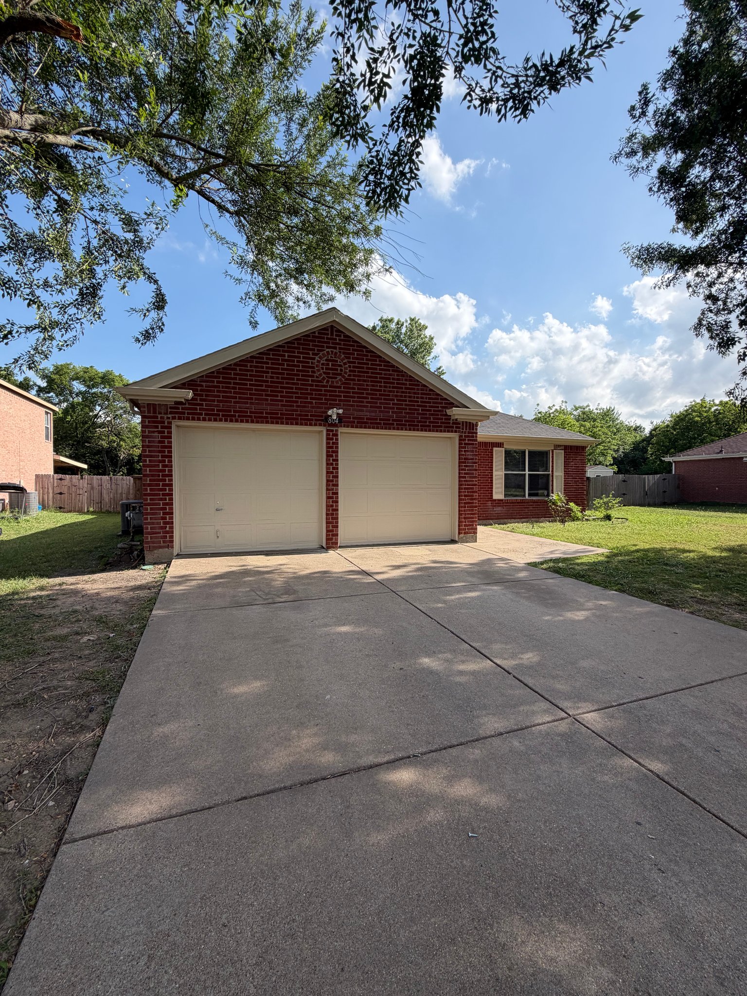 Red Oak House: 804 Creekside Dr