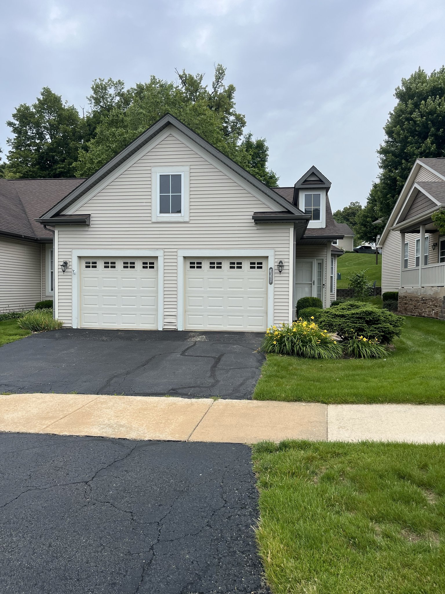 rockford Townhome: 2517 sandhutton ave