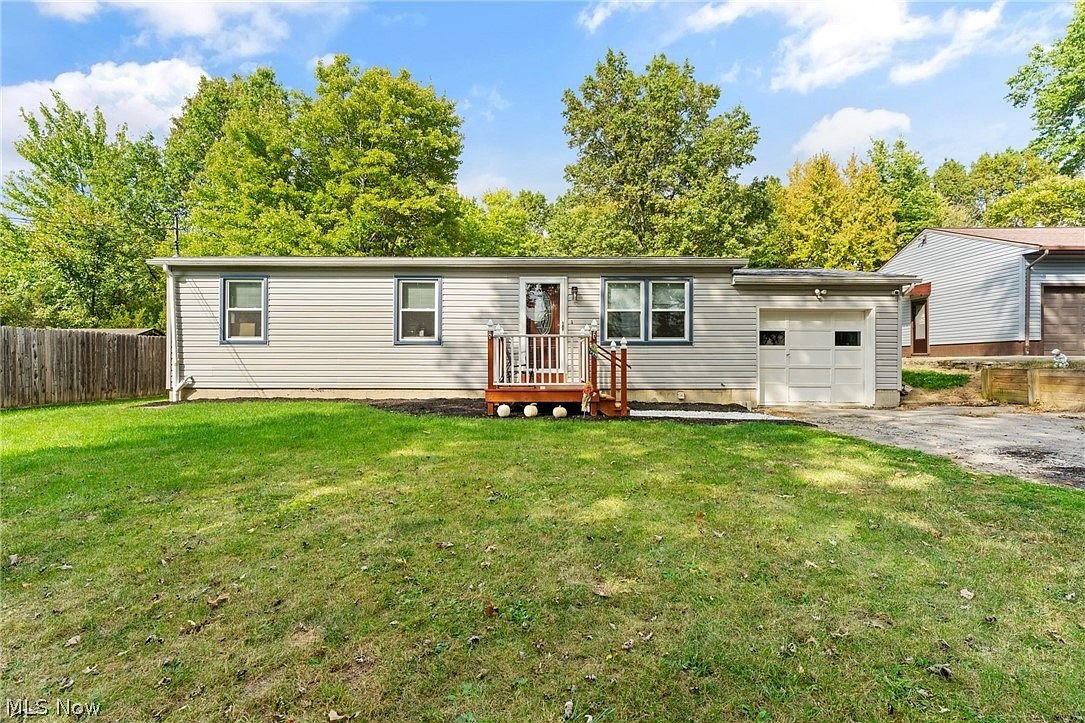 Youngstown House: 5570 Red Apple Dr