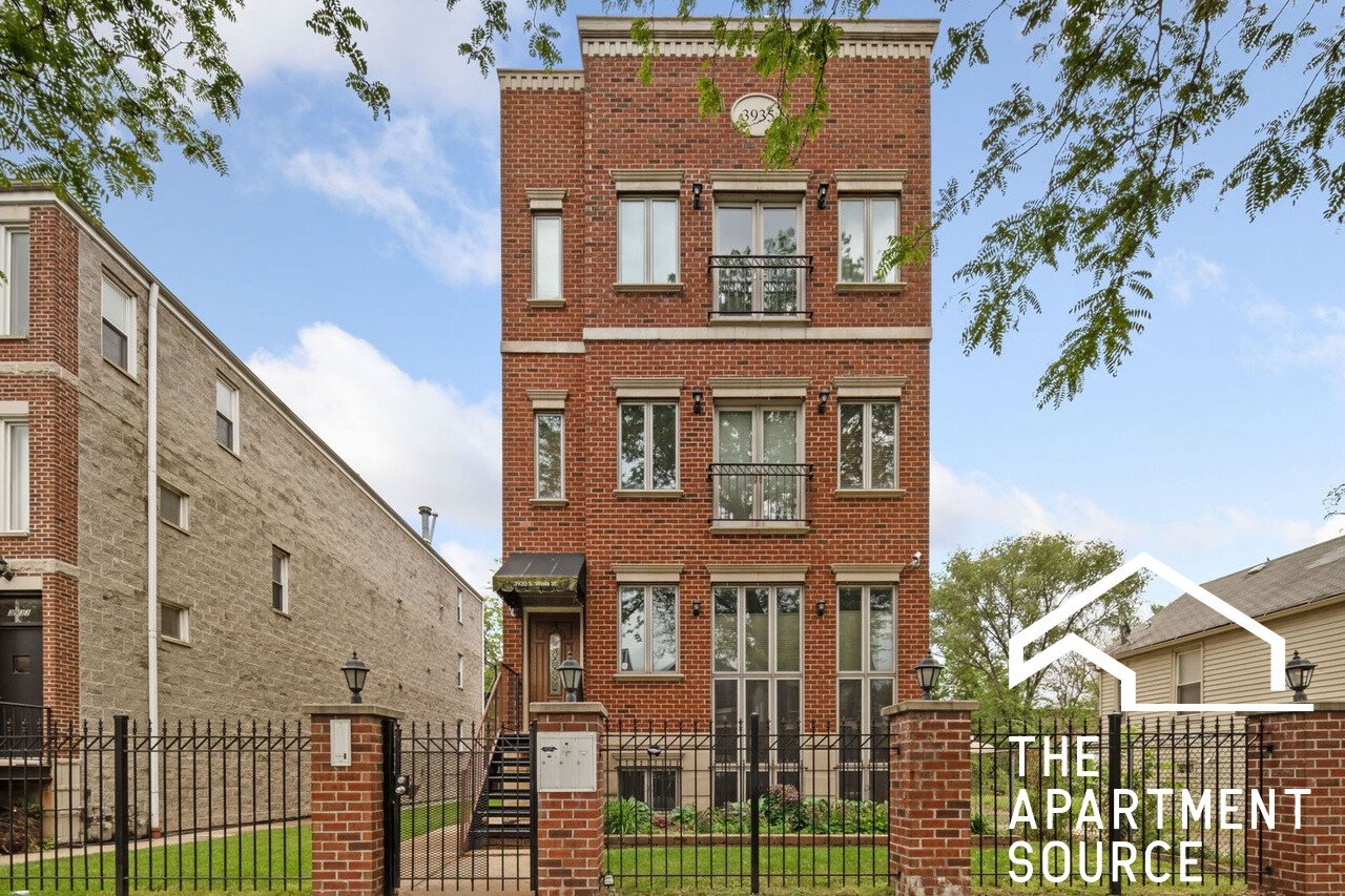 Chicago Apartment: 3935 South Wells St., #1, Chicago, IL 60609