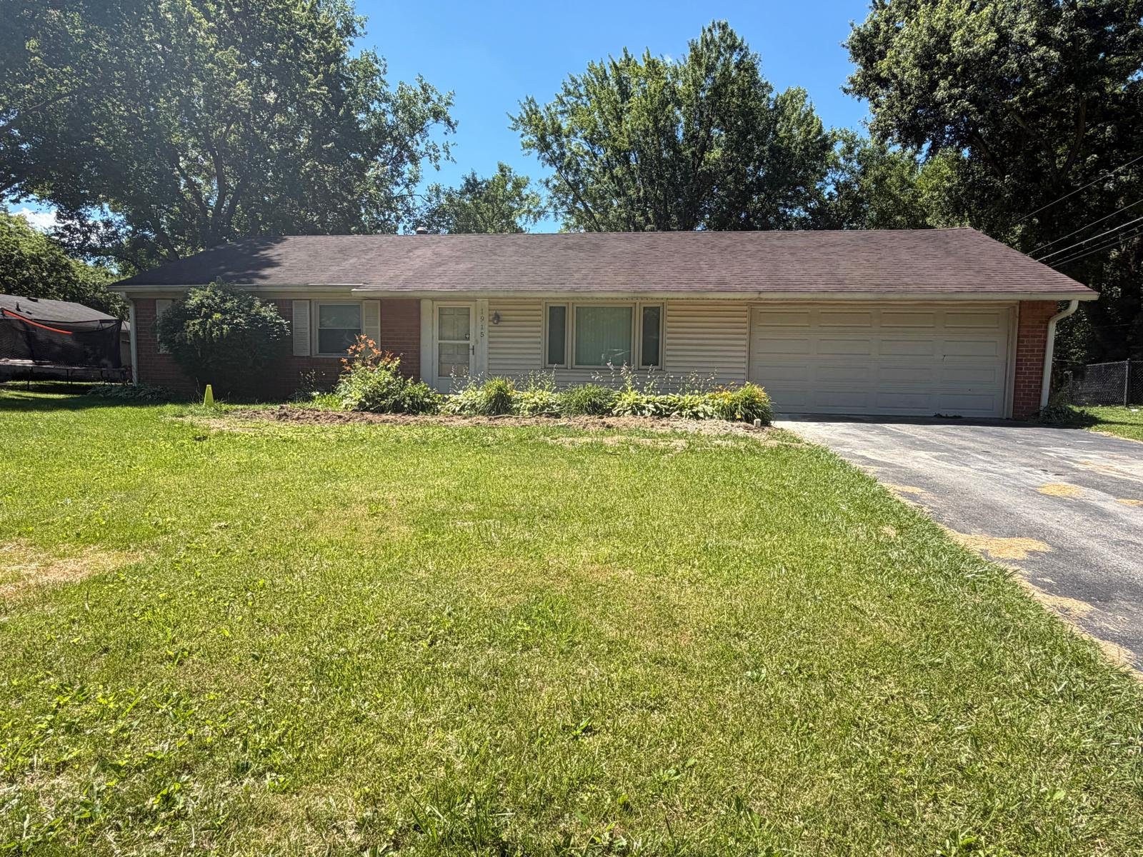 Indianapolis House: 1915 W 74th St