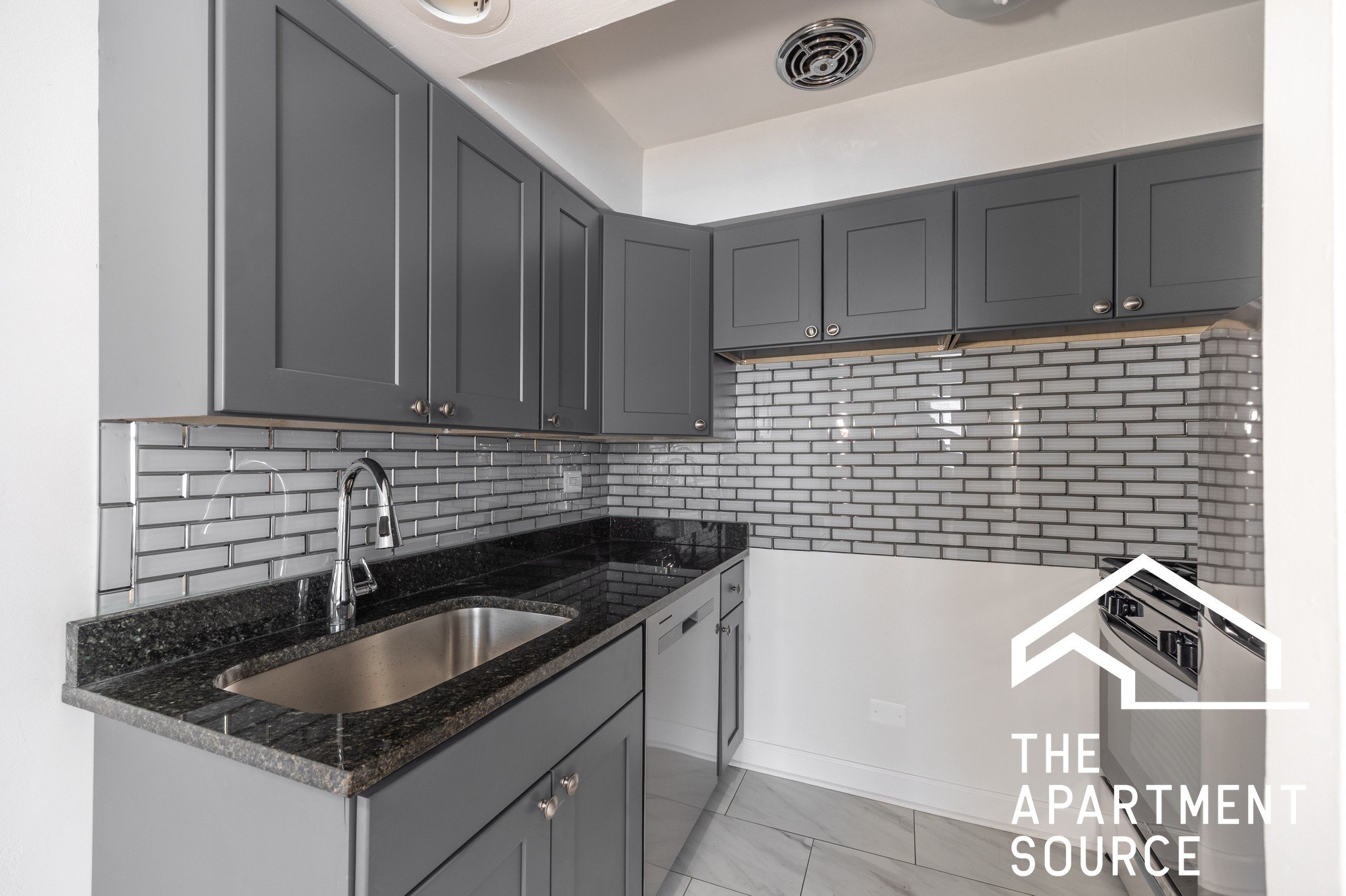 Chicago Apartment: 6830 North Sheridan Rd., #254, Chicago, IL 60626