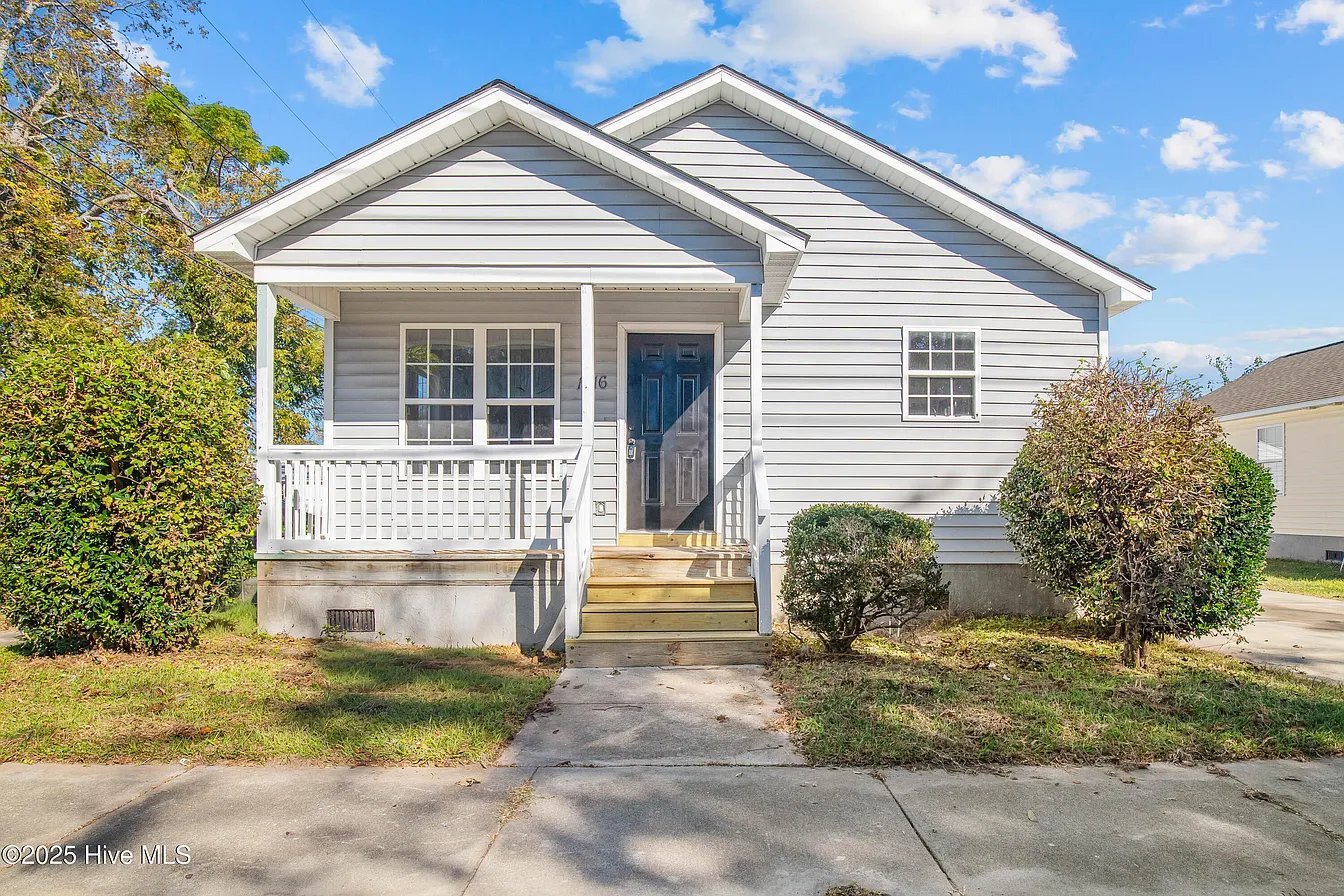 New Bern House: 1216 Walt Bellamy Dr