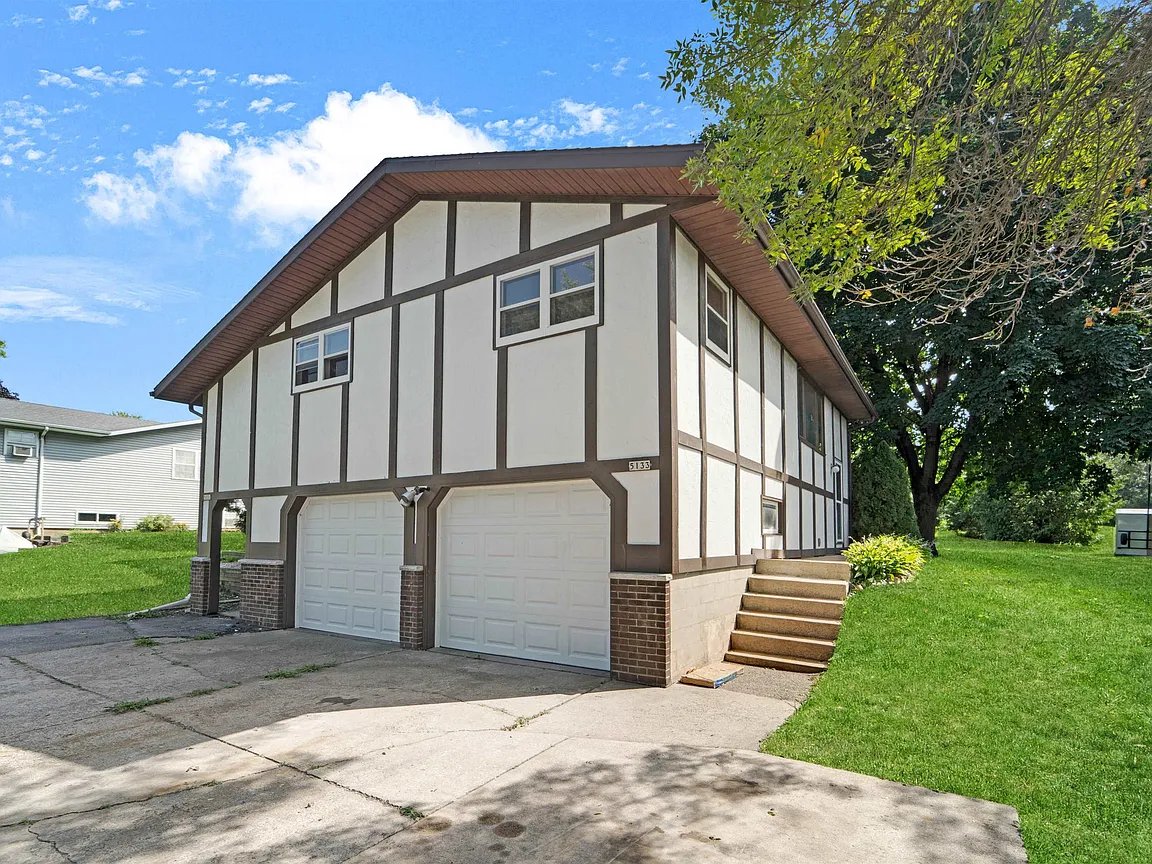 Butte des Morts Multiplex: 5131 Lakewind Dr