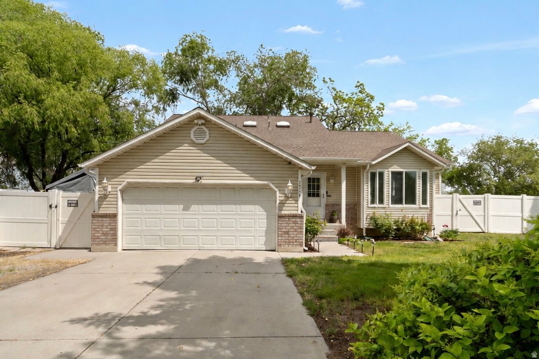West Jordan House: 1700 W 8200 S