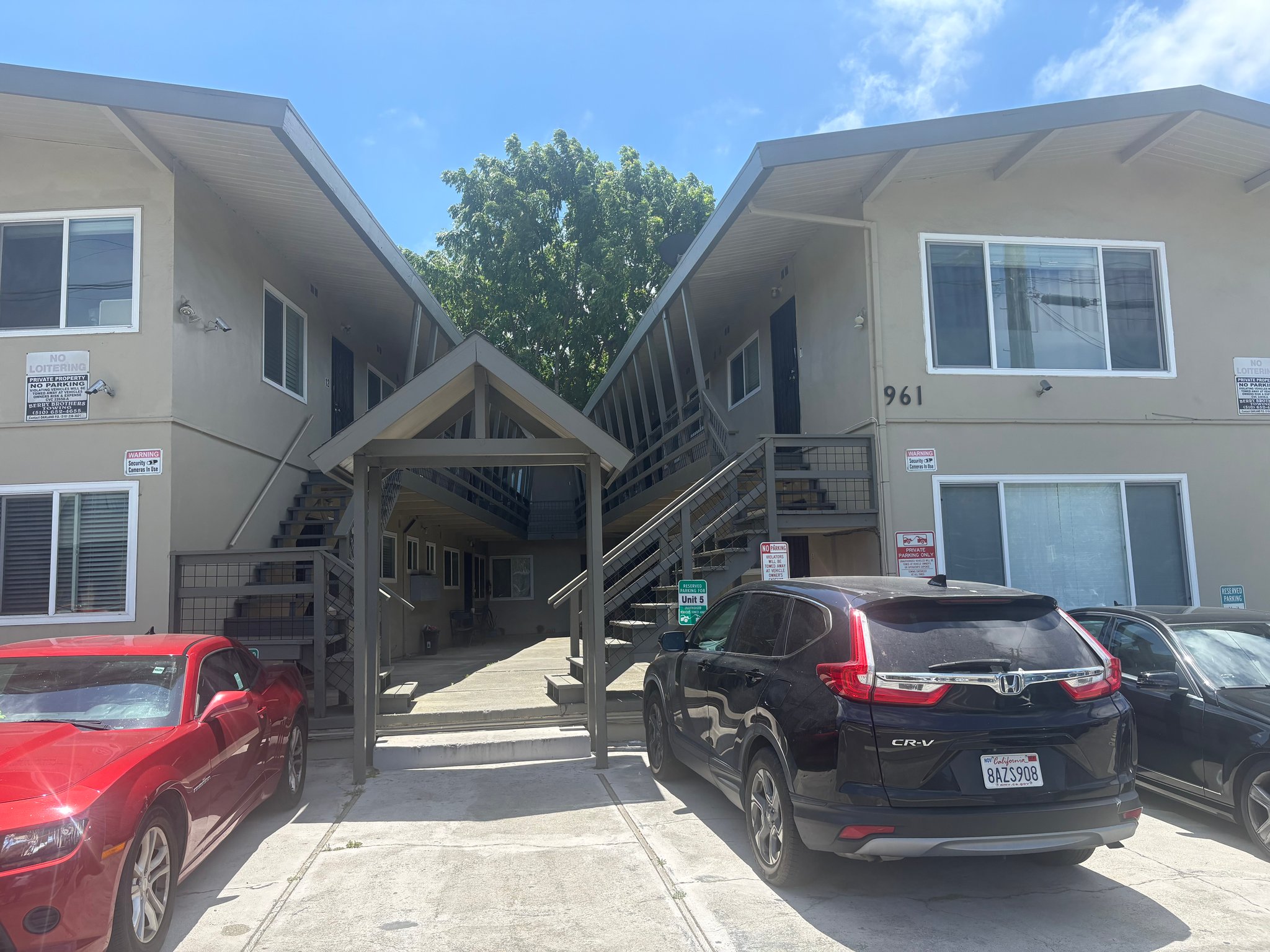 oakland Apartment: 961 Yerba Buena Ave
