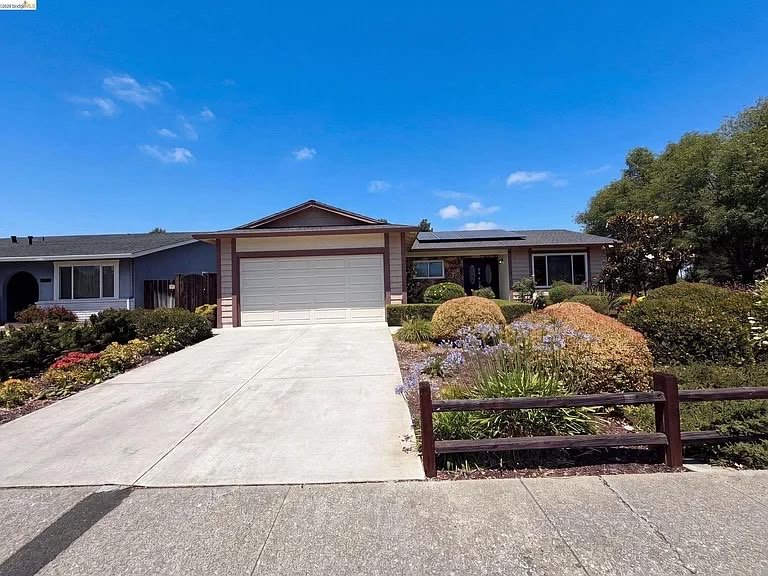 Concord House: 1087 Fox Meadow Way