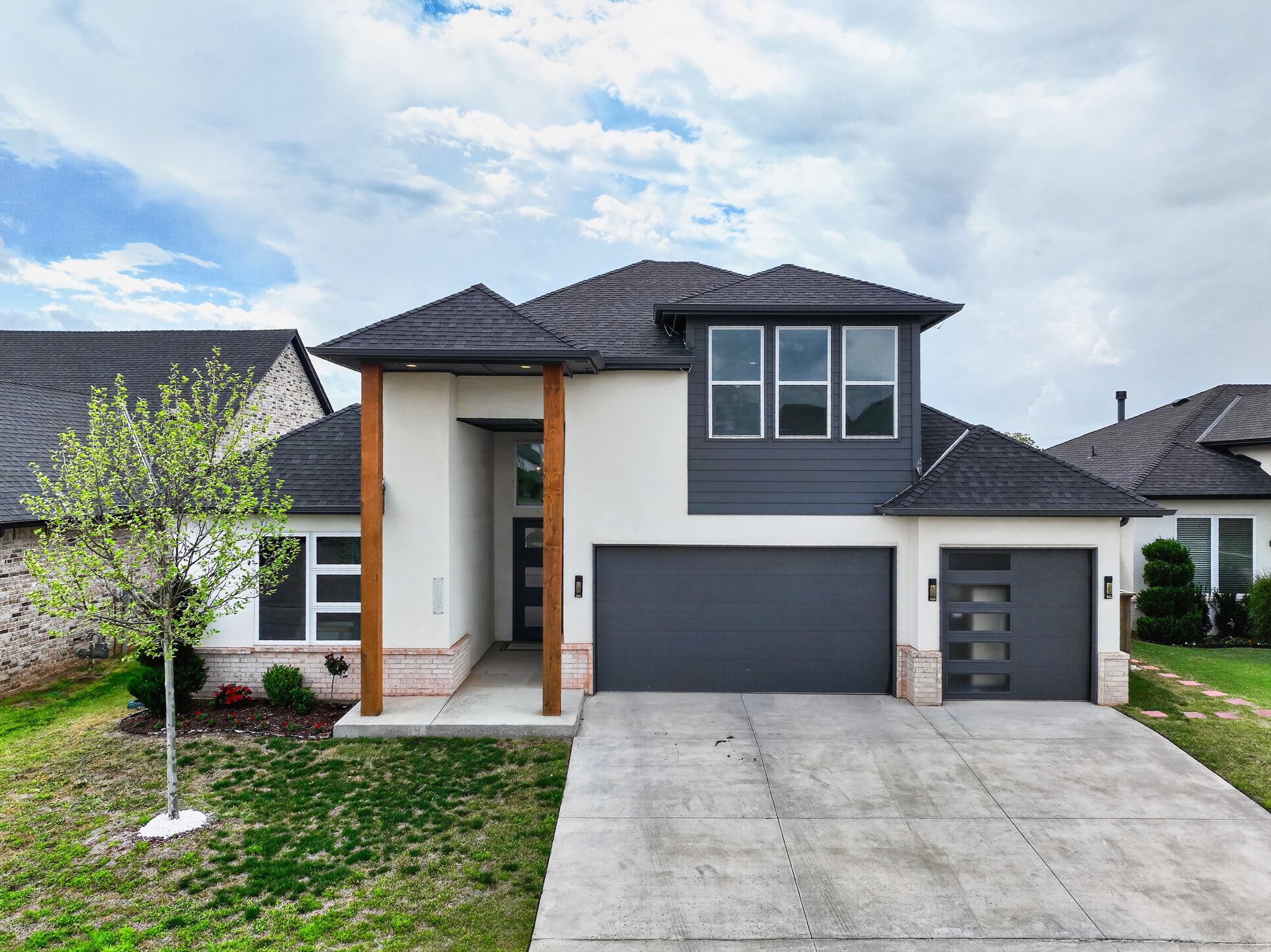 Edmond House: 16001 Aparados Way
