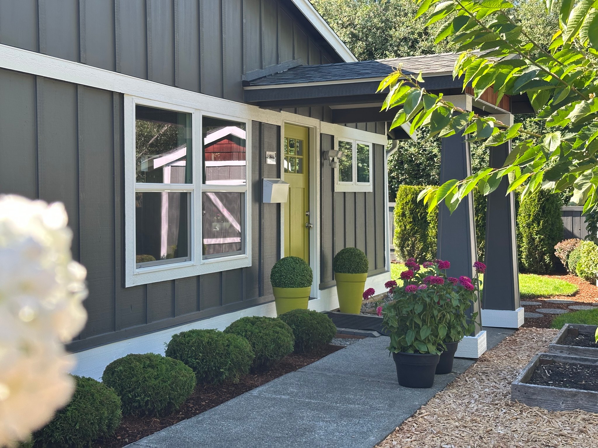 Olympia House: 846 Phoenix NE